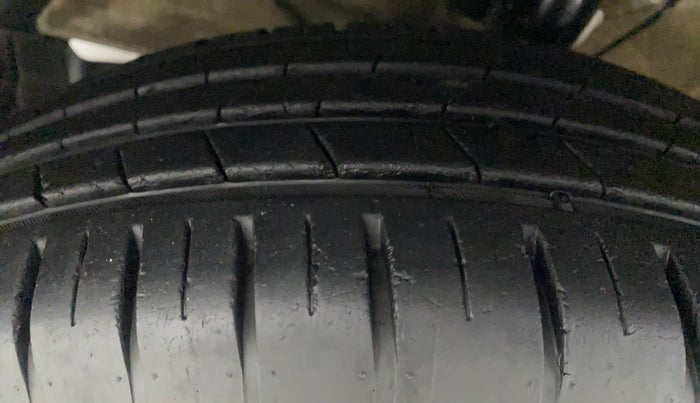 2018 Maruti Swift ZXI, Petrol, Manual, 30,652 km, Left Front Tyre Tread