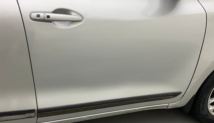 2018 Maruti Swift ZXI, Petrol, Manual, 30,652 km, Driver-side door - Slightly dented