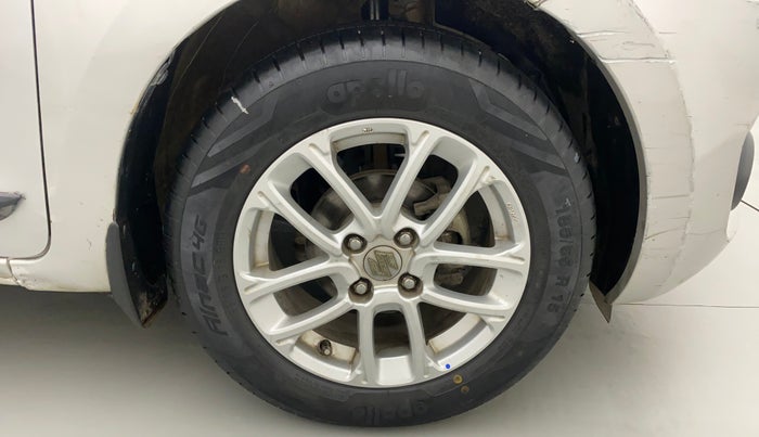 2018 Maruti Swift ZXI, Petrol, Manual, 30,652 km, Right Front Wheel