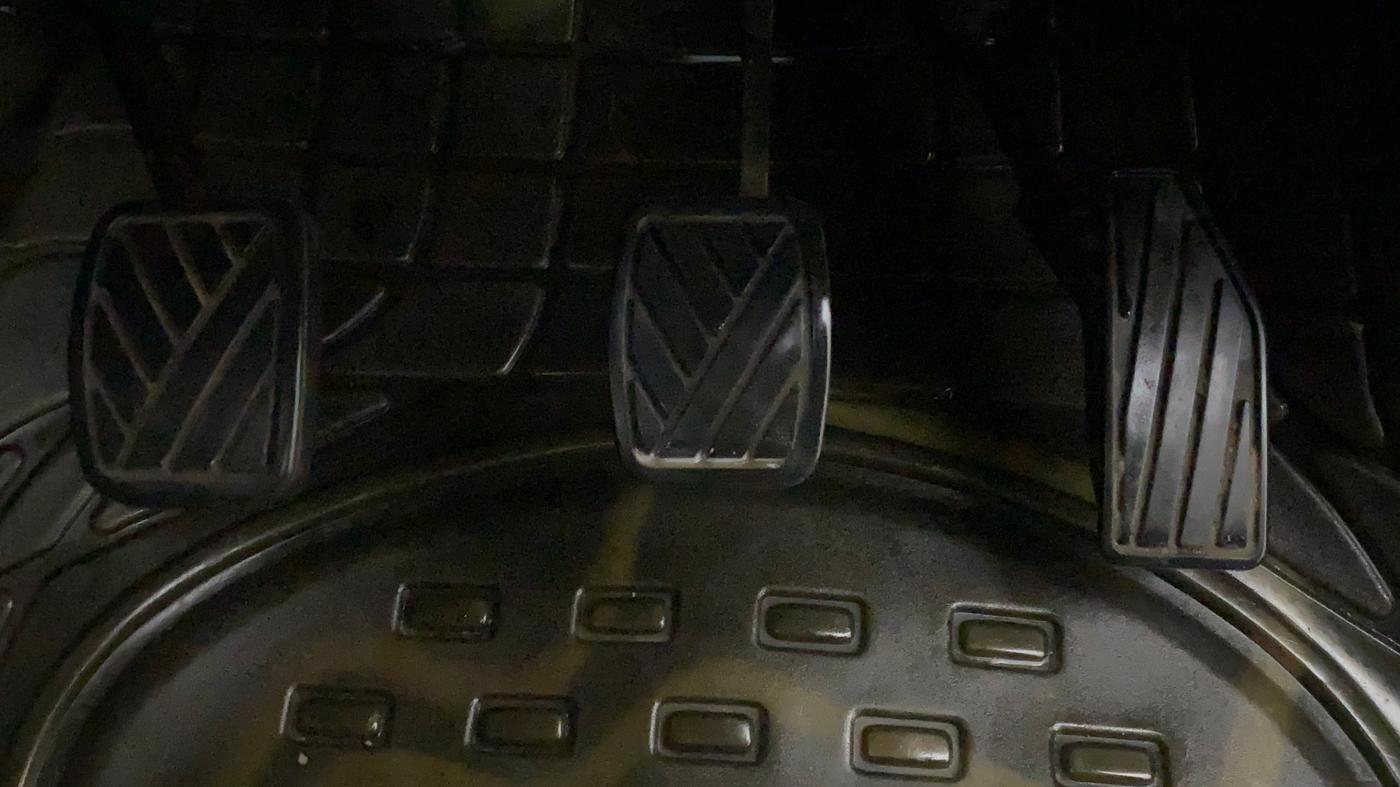 2018 Maruti Swift ZXI, Petrol, Manual, 30,652 km, Pedals