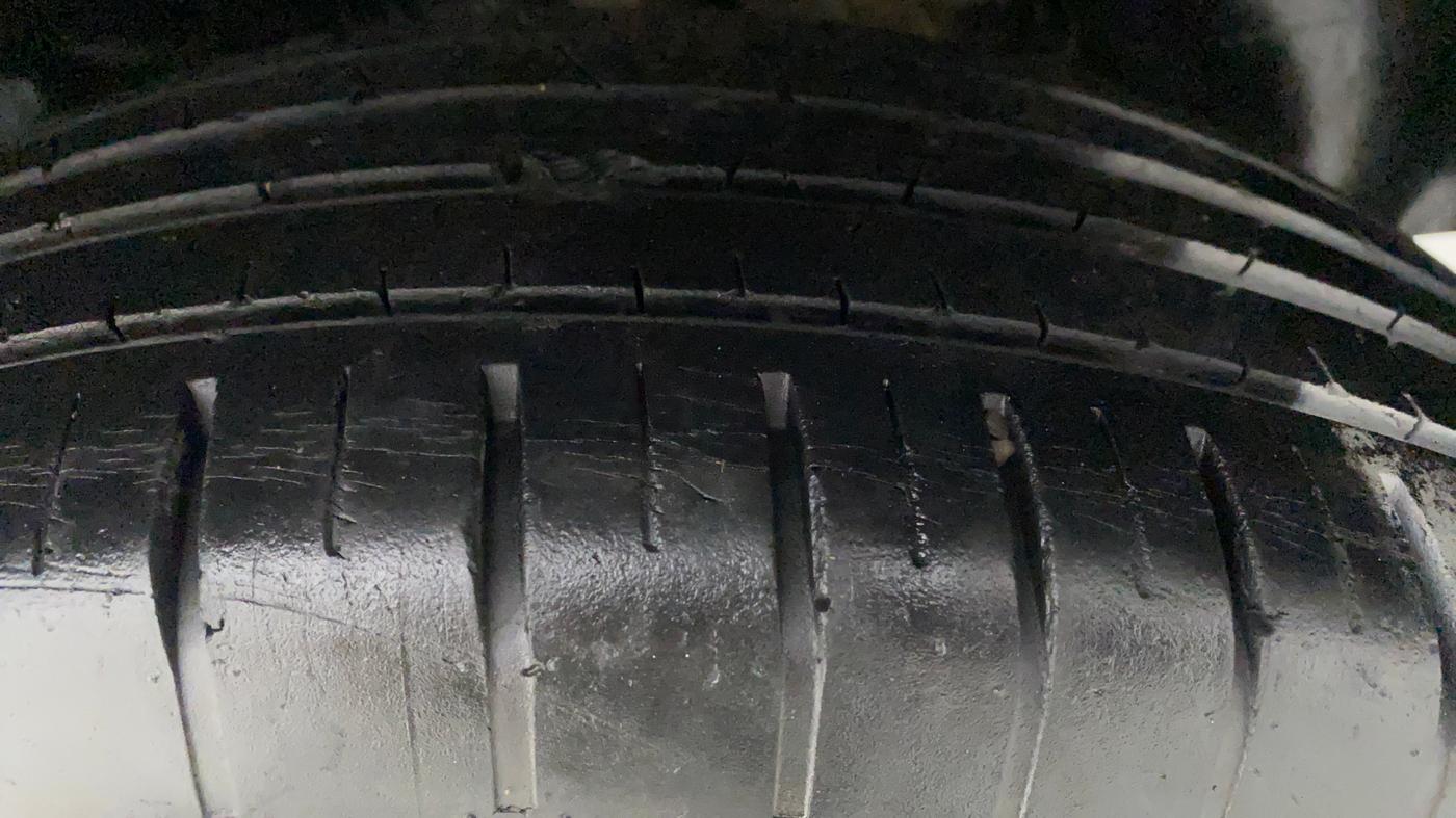 2018 Maruti Swift ZXI, Petrol, Manual, 30,652 km, Left Rear Tyre Tread