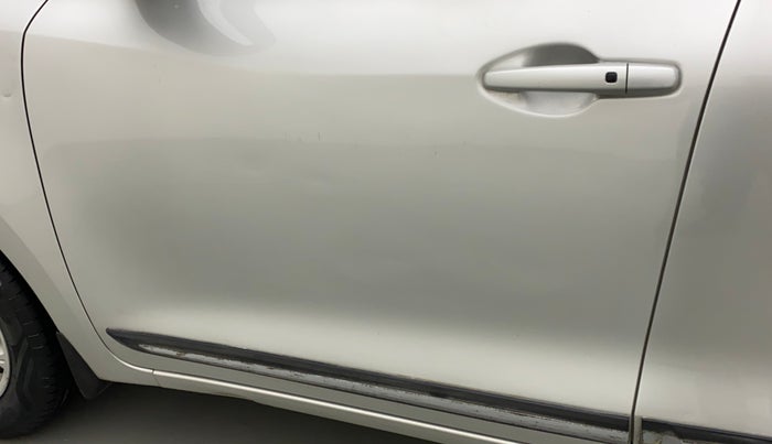 2018 Maruti Swift ZXI, Petrol, Manual, 30,652 km, Front passenger door - Slightly dented