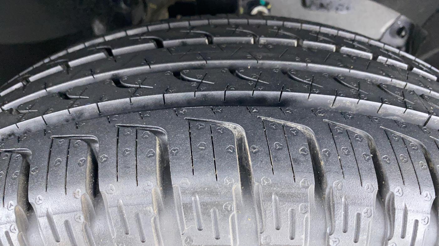 2015 Nissan Terrano XL OPT 85 PS, Diesel, Manual, 57,460 km, Right Front Tyre Tread