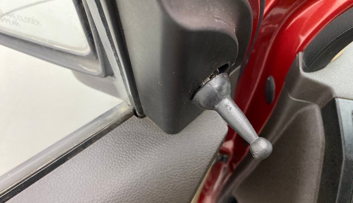 2014 Hyundai Eon D-LITE+, Petrol, Manual, 64,607 km, Left rear-view mirror - ORVM knob broken and not working