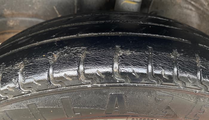 2017 Maruti Wagon R 1.0 VXI, Petrol, Manual, 66,542 km, Left Front Tyre Tread