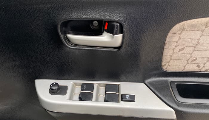 2017 Maruti Wagon R 1.0 VXI, Petrol, Manual, 66,542 km, Driver Side Door Panels Control