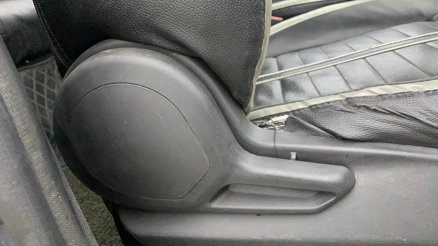 2022 Tata Tiago XM CNG, CNG, Manual, 90,117 km, Driver Side Adjustment Panel