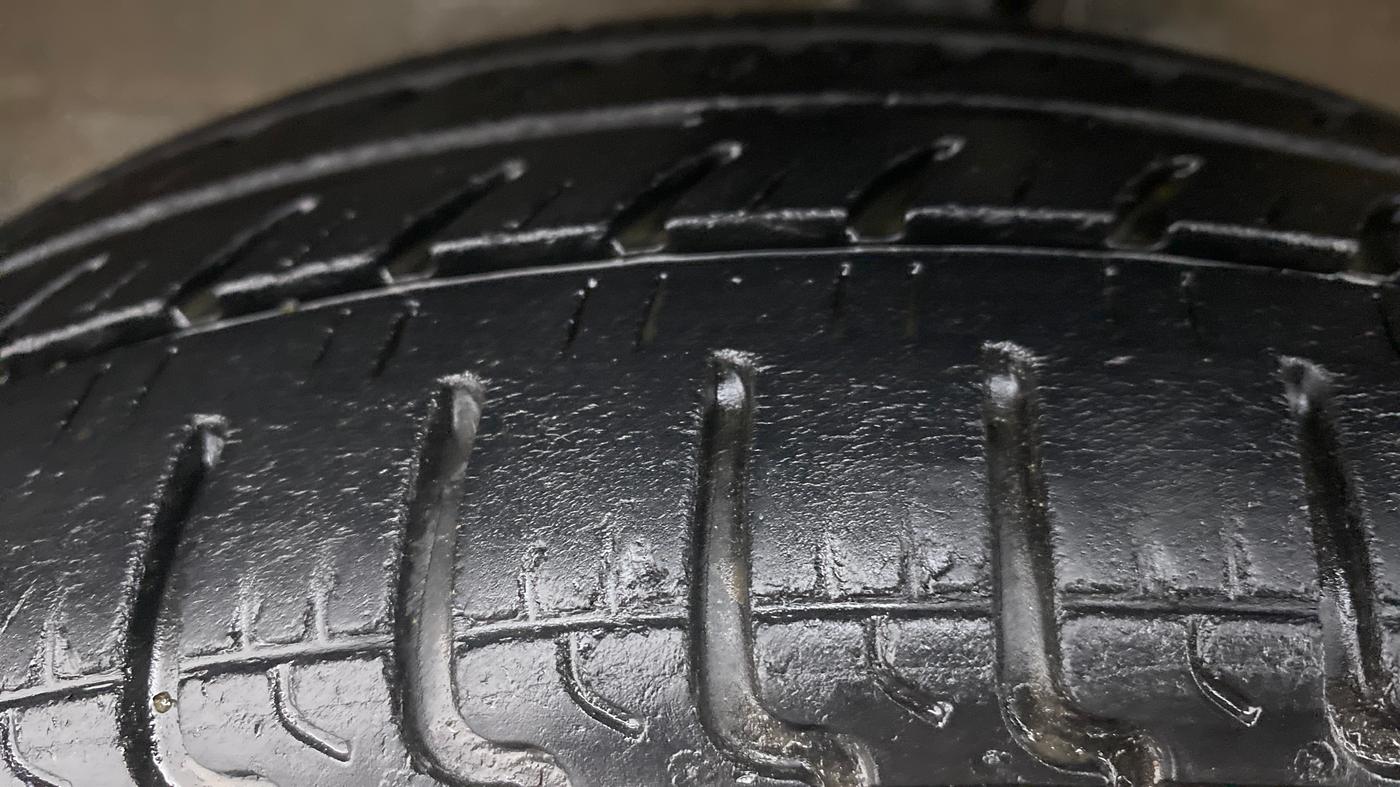 2017 Maruti Wagon R 1.0 VXI, Petrol, Manual, 13,915 km, Left Front Tyre Tread