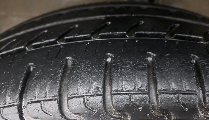 2017 Maruti Wagon R 1.0 VXI, Petrol, Manual, 13,915 km, Left Front Tyre Tread