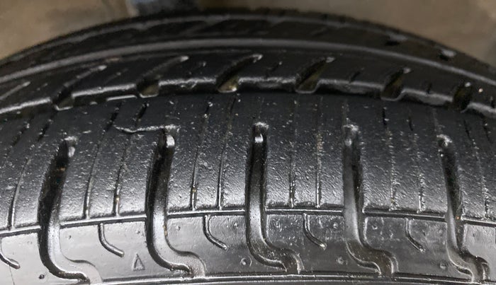 2017 Maruti Wagon R 1.0 VXI, Petrol, Manual, 13,915 km, Right Front Tyre Tread