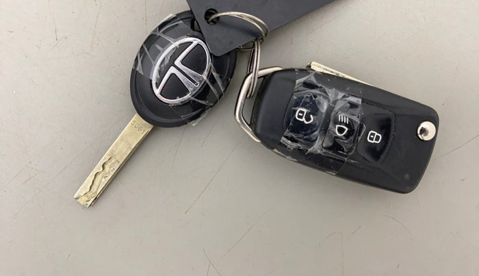 2024 Tata Tiago XT RHYTHM PETROL, Petrol, Manual, 41,577 km, Key Close Up