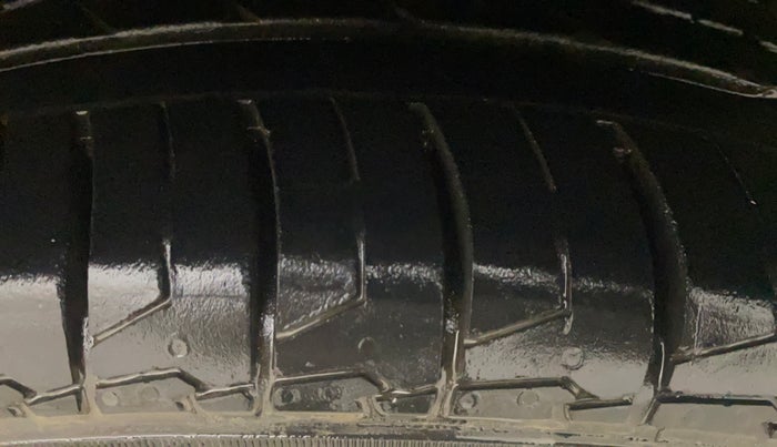 2017 Volkswagen Polo GT TSI AT, Petrol, Automatic, 1,10,827 km, Left Front Tyre Tread