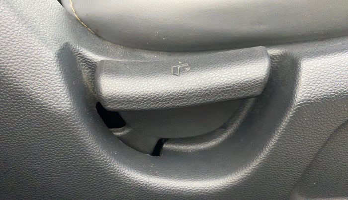 2017 Hyundai Elite i20 MAGNA 1.2, Petrol, Manual, 53,740 km, Driver Side Adjustment Panel