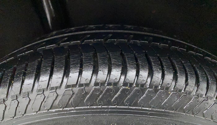 2015 Ford Ecosport TITANIUM 1.5L PETROL AT, Petrol, Automatic, 73,494 km, Right Rear Tyre Tread