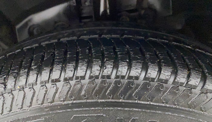 2015 Ford Ecosport TITANIUM 1.5L PETROL AT, Petrol, Automatic, 73,494 km, Left Front Tyre Tread
