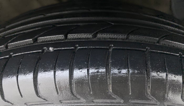 2014 Hyundai Grand i10 ASTA (O) 1.2 KAPPA VTVT, Petrol, Manual, 51,550 km, Right Front Tyre Tread