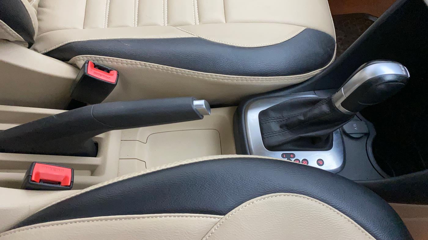 2018 Volkswagen Ameo HIGHLINE PLUS 1.5L AT 16 ALLOY, Diesel, Automatic, 1,03,735 km, Gear Lever