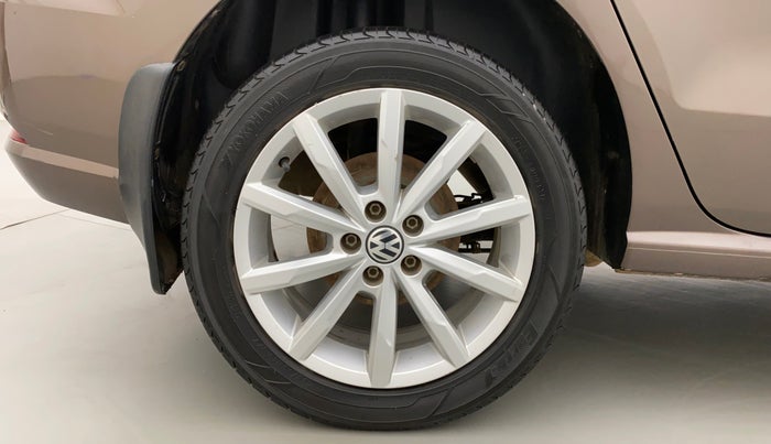 2018 Volkswagen Ameo HIGHLINE PLUS 1.5L AT 16 ALLOY, Diesel, Automatic, 1,03,735 km, Right Rear Wheel