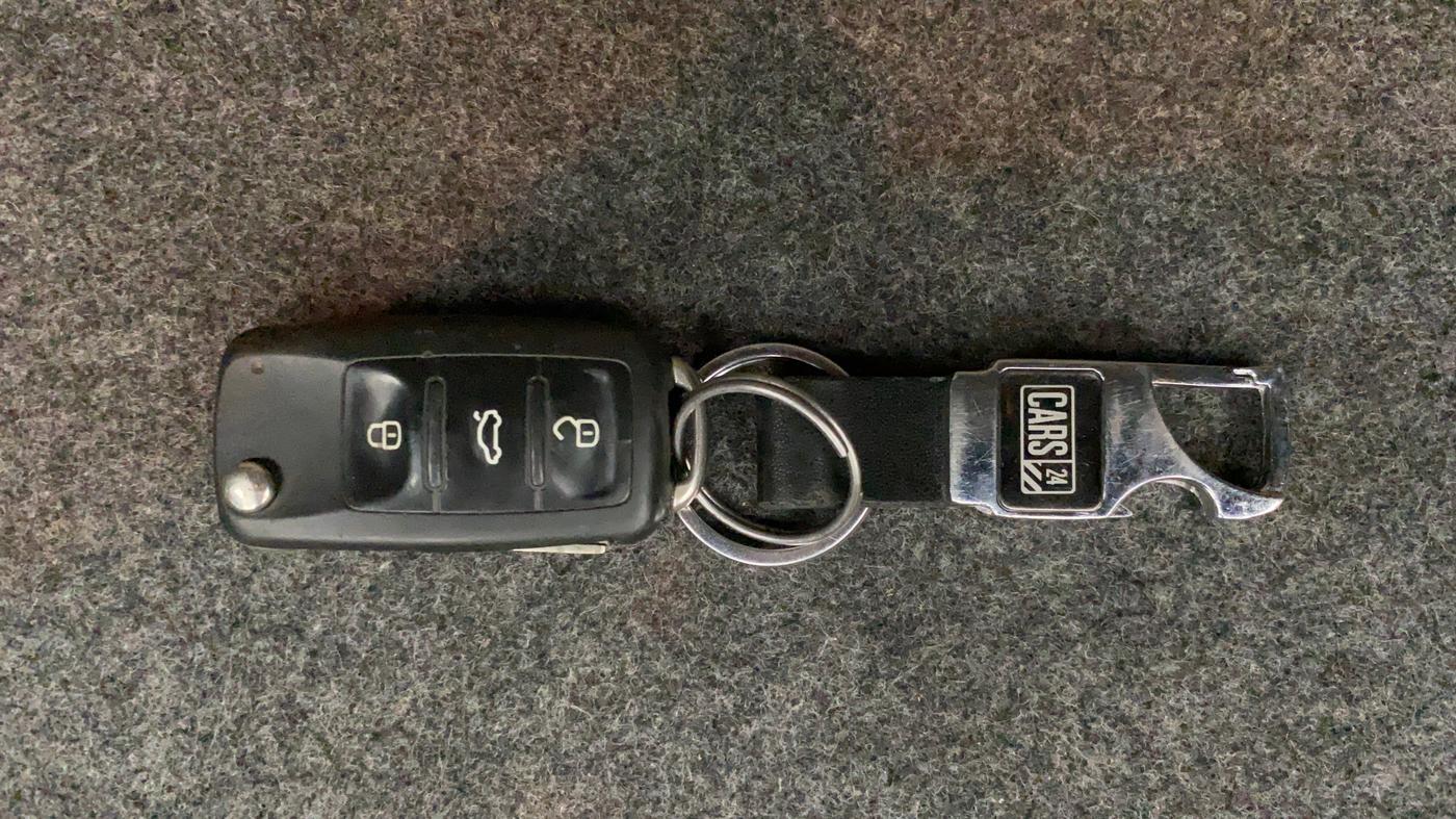 2018 Volkswagen Ameo HIGHLINE PLUS 1.5L AT 16 ALLOY, Diesel, Automatic, 1,03,735 km, Key Close Up