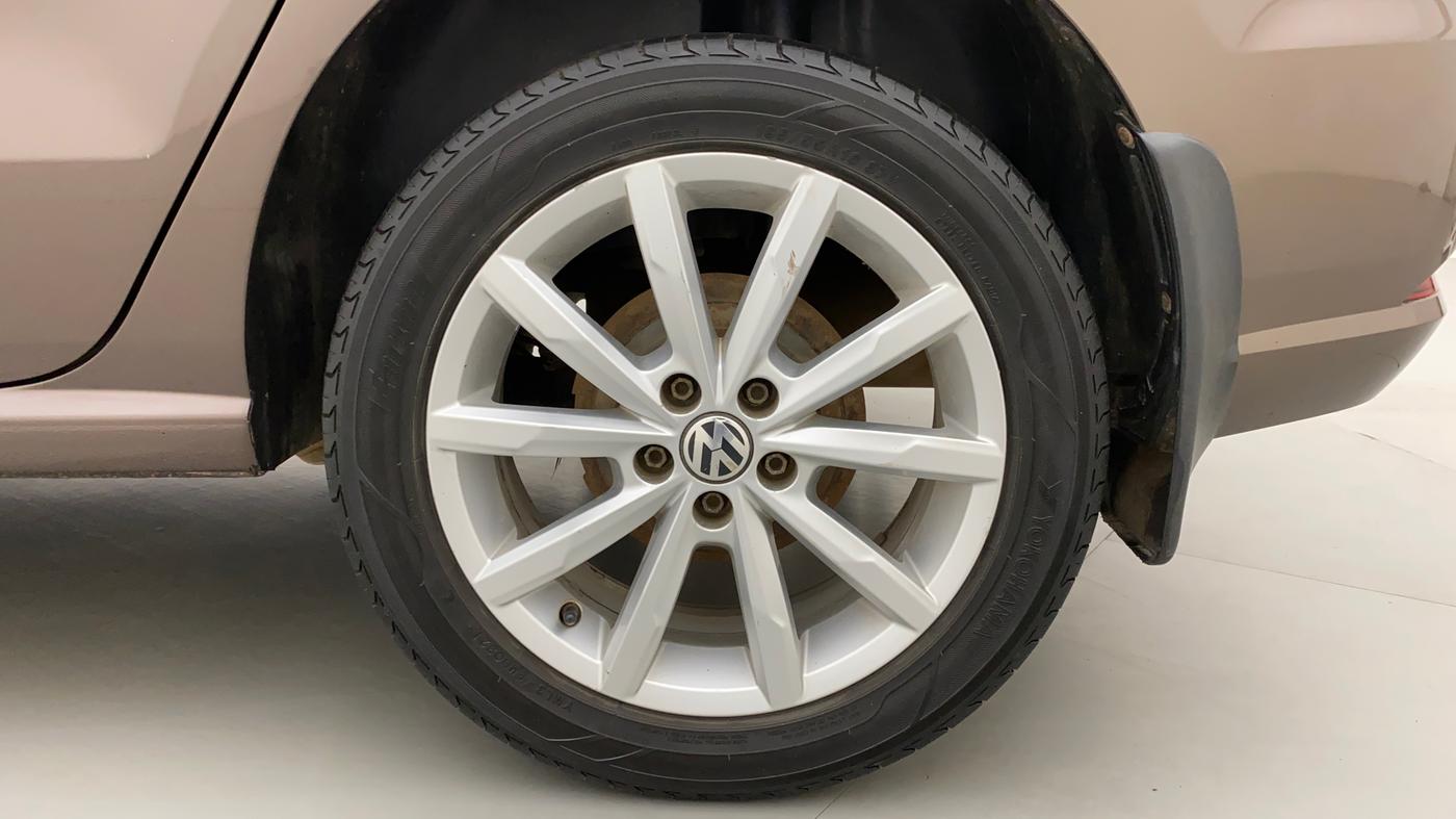 2018 Volkswagen Ameo HIGHLINE PLUS 1.5L AT 16 ALLOY, Diesel, Automatic, 1,03,735 km, Left Rear Wheel