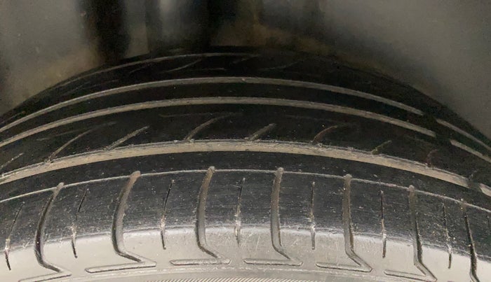 2018 Volkswagen Ameo HIGHLINE PLUS 1.5L AT 16 ALLOY, Diesel, Automatic, 1,03,735 km, Right Rear Tyre Tread