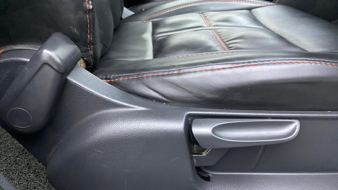2017 Skoda Rapid 1.5 TDI MT AMBITION, Diesel, Manual, 62,357 km, Driver Side Adjustment Panel