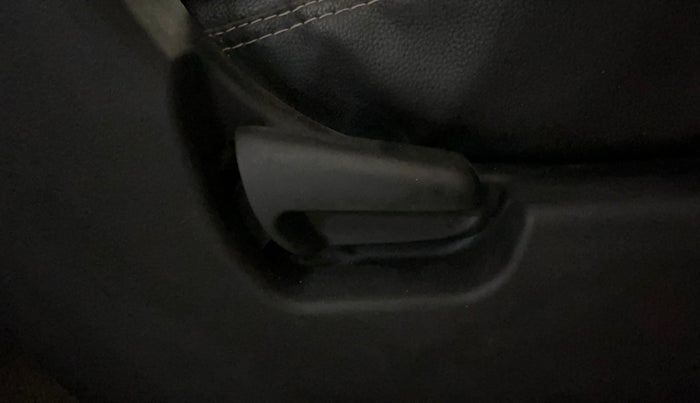 2015 Maruti Wagon R 1.0 VXI, CNG, Manual, 70,462 km, Driver Side Adjustment Panel