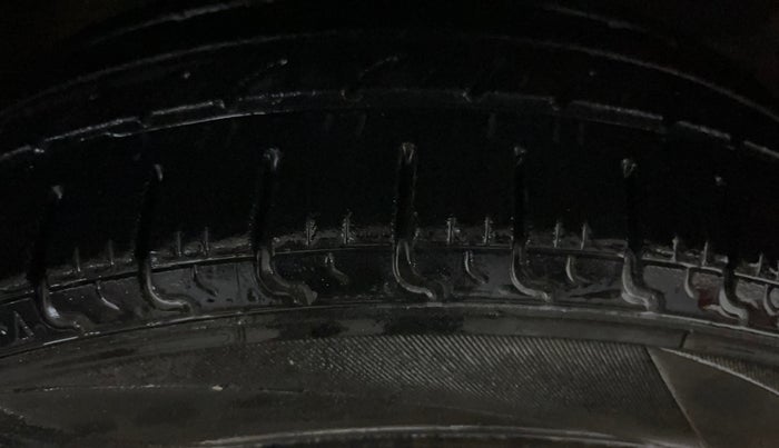 2015 Maruti Wagon R 1.0 VXI, CNG, Manual, 70,462 km, Right Front Tyre Tread