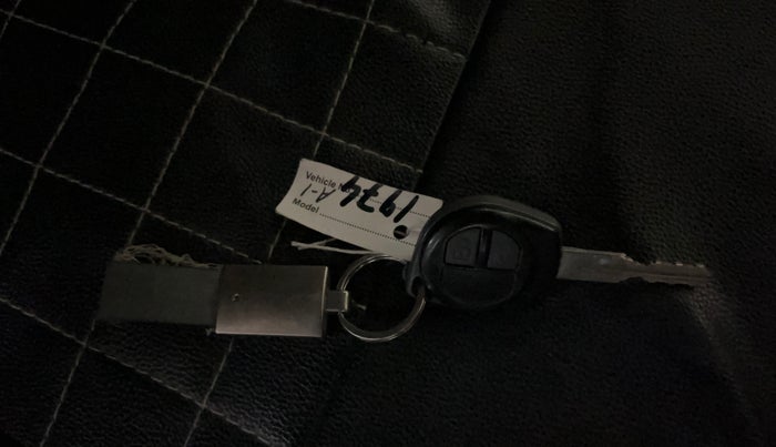 2015 Maruti Wagon R 1.0 VXI, CNG, Manual, 70,462 km, Key Close Up