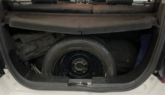 2015 Maruti Wagon R 1.0 VXI, CNG, Manual, 70,462 km, Boot Inside