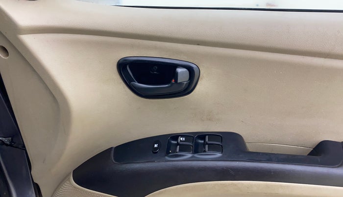 2016 Hyundai i10 MAGNA 1.1, Petrol, Manual, 83,170 km, Driver Side Door Panels Control