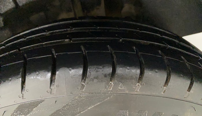 2018 Maruti Swift VXI, Petrol, Manual, 70,465 km, Left Rear Tyre Tread