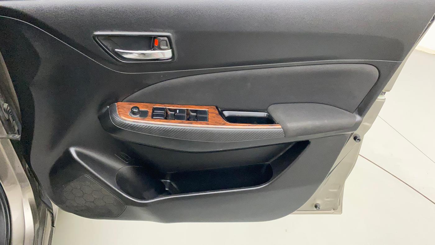2018 Maruti Swift VXI, Petrol, Manual, 70,465 km, Driver Side Door Panels Control