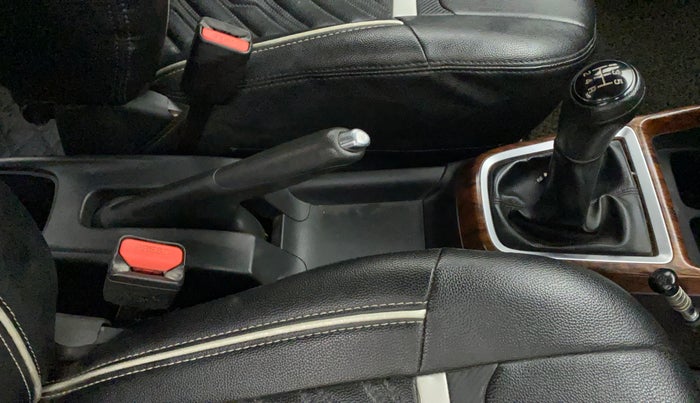 2018 Maruti Swift VXI, Petrol, Manual, 70,465 km, Gear Lever
