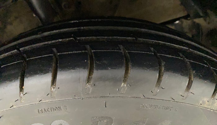 2018 Maruti Swift VXI, Petrol, Manual, 70,465 km, Right Front Tyre Tread