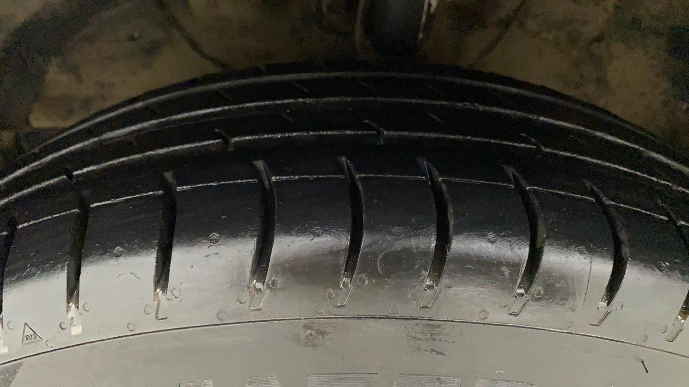 2018 Maruti Swift VXI, Petrol, Manual, 70,465 km, Left Front Tyre Tread
