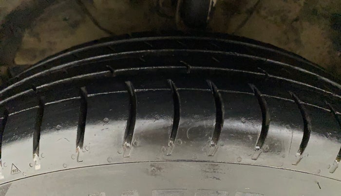 2018 Maruti Swift VXI, Petrol, Manual, 70,465 km, Left Front Tyre Tread