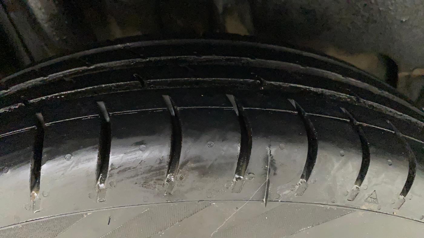 2018 Maruti Swift VXI, Petrol, Manual, 70,465 km, Right Rear Tyre Tread