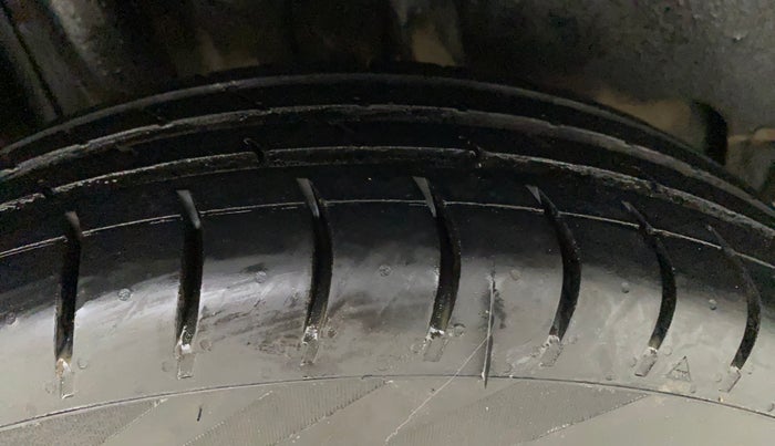 2018 Maruti Swift VXI, Petrol, Manual, 70,465 km, Right Rear Tyre Tread