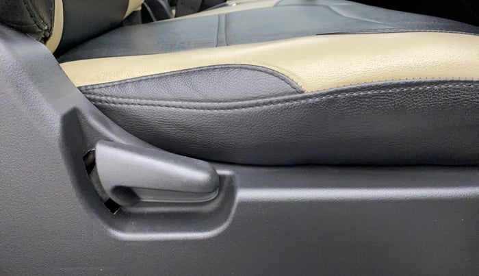 2018 Maruti Wagon R 1.0 VXI, Petrol, Manual, 23,544 km, Driver Side Adjustment Panel