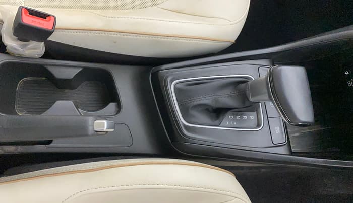 2025 Hyundai Verna SX(O) 1.5 MPI IVT , Petrol, Automatic, 10,850 km, Gear Lever