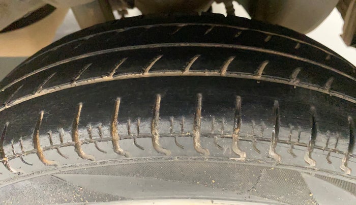 2015 Hyundai Eon D-LITE+, Petrol, Manual, 61,523 km, Left Rear Tyre Tread