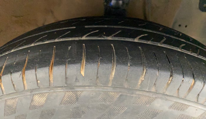 2015 Hyundai Eon D-LITE+, Petrol, Manual, 61,523 km, Right Front Tyre Tread