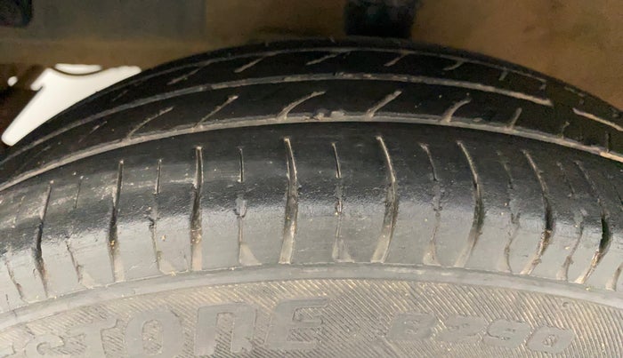 2015 Hyundai Eon D-LITE+, Petrol, Manual, 61,523 km, Left Front Tyre Tread