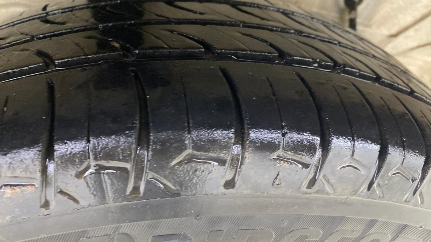2019 Toyota Etios Liva V, CNG, Manual, 88,857 km, Right Rear Tyre Tread