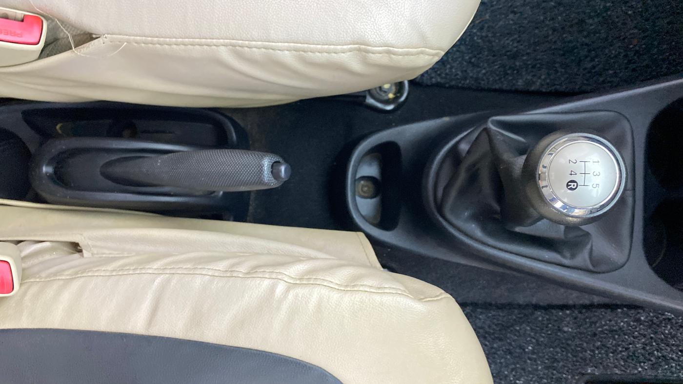 2019 Toyota Etios Liva V, CNG, Manual, 88,857 km, Gear Lever