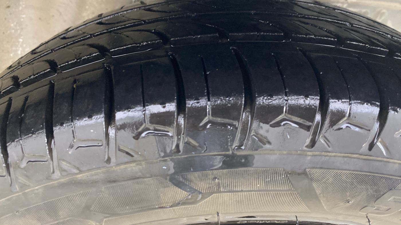 2019 Toyota Etios Liva V, CNG, Manual, 88,857 km, Right Front Tyre Tread