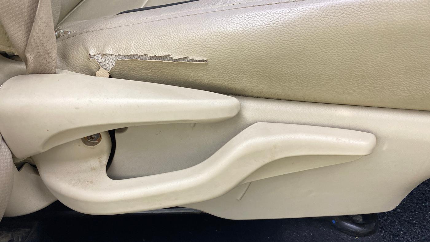 2019 Toyota Etios Liva V, CNG, Manual, 88,857 km, Driver Side Adjustment Panel