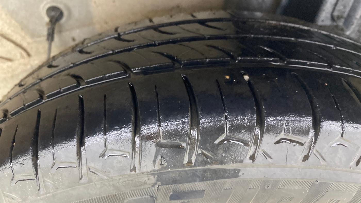 2019 Toyota Etios Liva V, CNG, Manual, 88,857 km, Left Rear Tyre Tread