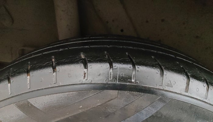 2021 Hyundai VENUE S+ 1.2, Petrol, Manual, 55,249 km, Right Rear Tyre Tread